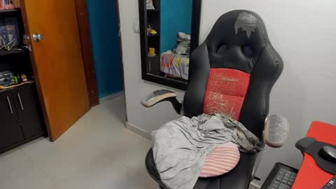 Tangerine Penaut online show from 12-18-25, 01:00