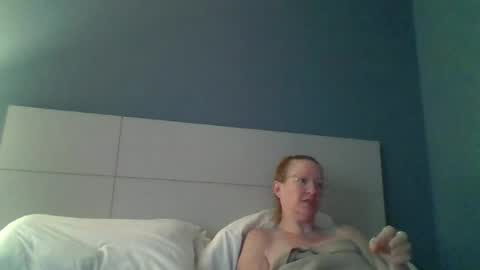 Snapshot of peanutbutterandjealous1 chatting on 06-14-26, 06:21 peanutbutterandjealous1 online show from 06-14-26, 06:21