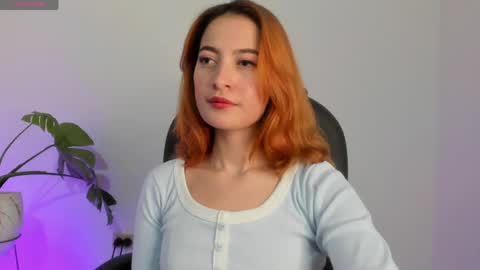 Snapshot of pear__moon chatting on 05-25-26, 06:08 LILLY online show from 05-25-26, 06:08