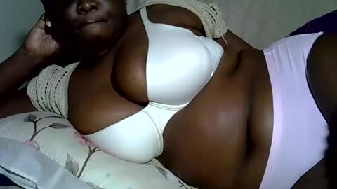 Snapshot of pearl_33 chatting on 10-24-25, 01:29 Keci online show from 10-24-25, 01:29