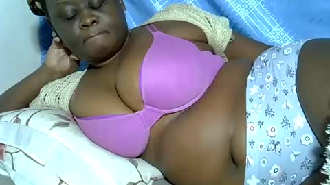 Snapshot of pearl_33 chatting on 07-17-26, 03:18 Keci online show from 07-17-26, 03:18