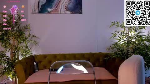Snapshot of pearl_bloom chatting on 04-24-26, 01:19 Sex Leah online show from 04-24-26, 01:19
