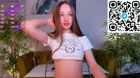 Snapshot of pearl_bloom chatting on 04-29-26, 12:48 Sex Leah online show from 04-29-26, 12:48