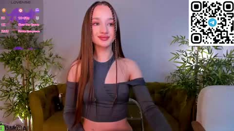 Snapshot of pearl_bloom chatting on 05-06-26, 01:14 Sex Leah online show from 05-06-26, 01:14