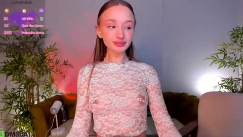 Snapshot of pearl_bloom chatting on 05-21-26, 01:23 Sex Leah online show from 05-21-26, 01:23