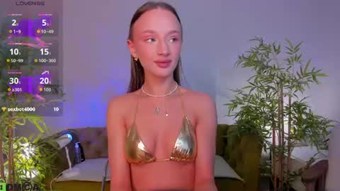 Snapshot of pearl_bloom chatting on 06-18-26, 01:06 Sex Leah online show from 06-18-26, 01:06