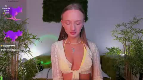 Snapshot of pearl_bloom chatting on 06-23-26, 01:03 Sex Leah online show from 06-23-26, 01:03