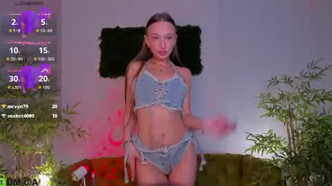 Snapshot of pearl_bloom chatting on 06-24-26, 01:04 Sex Leah online show from 06-24-26, 01:04