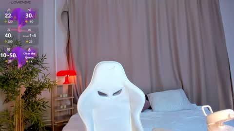Snapshot of pearl_bloom chatting on 07-21-26, 01:08 Sex Leah online show from 07-21-26, 01:08
