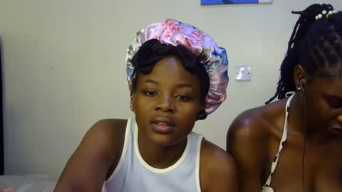 Snapshot of pearl_velvet chatting on 11-29-25, 08:01 vel online show from 11-29-25, 08:01