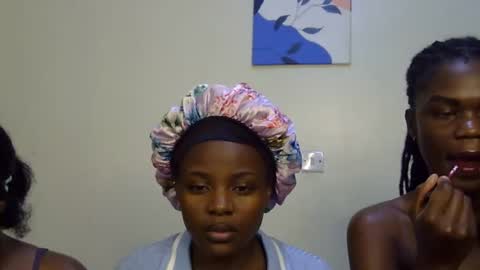 Snapshot of pearl_velvet chatting on 12-01-25, 04:45 vel online show from 12-01-25, 04:45