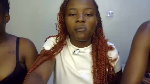 Snapshot of pearl_velvet chatting on 12-20-25, 06:37 vel online show from 12-20-25, 06:37