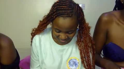 Snapshot of pearl_velvet chatting on 12-21-25, 07:21 vel online show from 12-21-25, 07:21