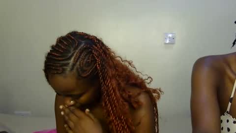 Snapshot of pearl_velvet chatting on 12-22-25, 11:46 vel online show from 12-22-25, 11:46