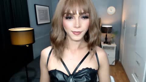 Snapshot of pearlmoore chatting on 01-08-25, 03:07 Pearl online show from 01-08-25, 03:07