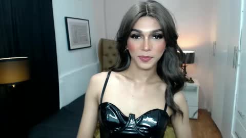 Snapshot of pearlmoore chatting on 01-18-25, 08:40 Pearl online show from 01-18-25, 08:40