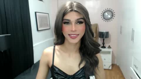 Snapshot of pearlmoore chatting on 01-21-25, 07:04 Pearl online show from 01-21-25, 07:04