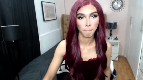Snapshot of pearlmoore chatting on 01-27-25, 05:47 Pearl online show from 01-27-25, 05:47