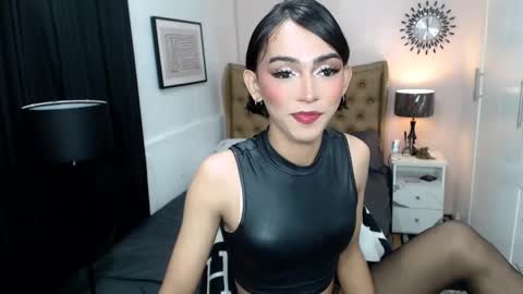 Snapshot of pearlmoore chatting on 02-09-25, 03:12 Pearl online show from 02-09-25, 03:12