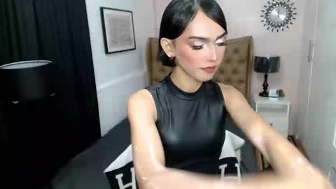 Snapshot of pearlmoore chatting on 02-11-25, 06:40 Pearl online show from 02-11-25, 06:40