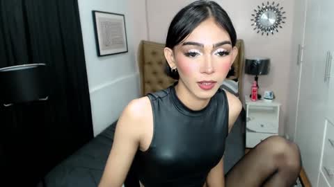 Snapshot of pearlmoore chatting on 02-12-25, 04:23 Pearl online show from 02-12-25, 04:23