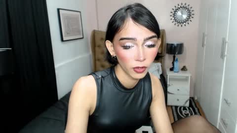 Snapshot of pearlmoore chatting on 02-13-25, 01:40 Pearl online show from 02-13-25, 01:40