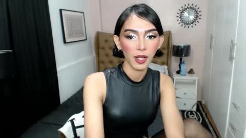 Snapshot of pearlmoore chatting on 02-13-25, 04:43 Pearl online show from 02-13-25, 04:43