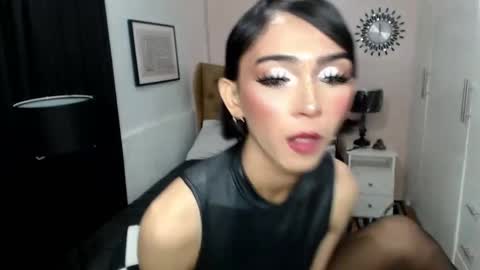 Snapshot of pearlmoore chatting on 02-14-25, 02:50 Pearl online show from 02-14-25, 02:50