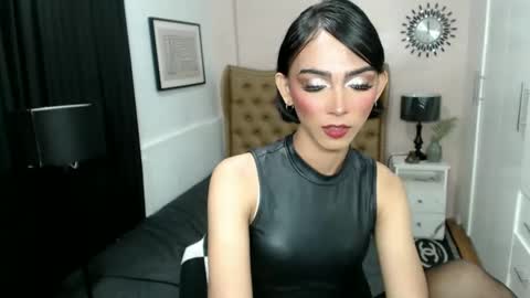Snapshot of pearlmoore chatting on 02-19-25, 01:50 Pearl online show from 02-19-25, 01:50