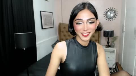 Snapshot of pearlmoore chatting on 02-22-25, 03:01 Pearl online show from 02-22-25, 03:01