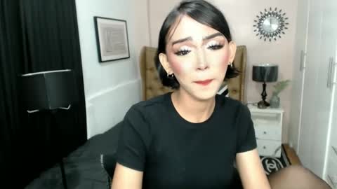 Snapshot of pearlmoore chatting on 02-23-25, 02:57 Pearl online show from 02-23-25, 02:57