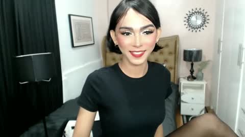 Snapshot of pearlmoore chatting on 02-23-25, 06:01 Pearl online show from 02-23-25, 06:01