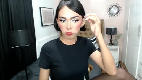 Snapshot of pearlmoore chatting on 02-23-25, 09:05 Pearl online show from 02-23-25, 09:05