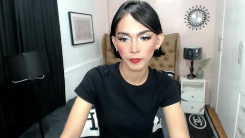 Snapshot of pearlmoore chatting on 02-24-25, 08:38 Pearl online show from 02-24-25, 08:38