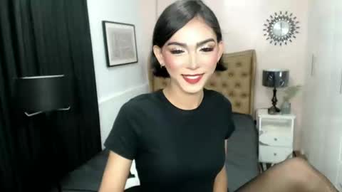 Snapshot of pearlmoore chatting on 02-25-25, 08:14 Pearl online show from 02-25-25, 08:14