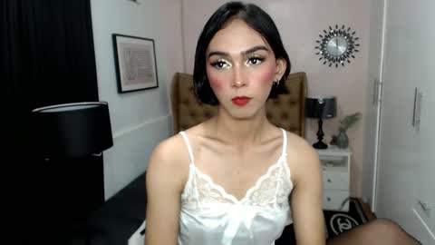 Snapshot of pearlmoore chatting on 03-05-25, 08:54 Pearl online show from 03-05-25, 08:54