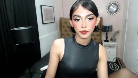 Snapshot of pearlmoore chatting on 03-07-25, 02:04 Pearl online show from 03-07-25, 02:04