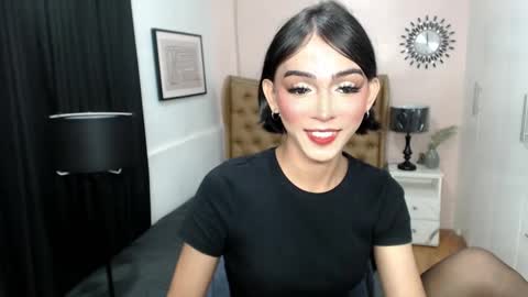Snapshot of pearlmoore chatting on 03-08-25, 02:30 Pearl online show from 03-08-25, 02:30
