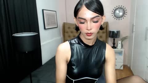 Snapshot of pearlmoore chatting on 03-10-25, 05:43 Pearl online show from 03-10-25, 05:43