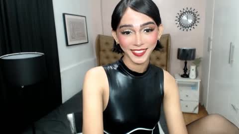 Snapshot of pearlmoore chatting on 03-10-25, 02:16 Pearl online show from 03-10-25, 02:16