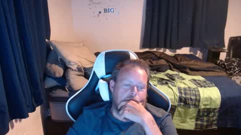 Snapshot of pecker40 chatting on 12-28-24, 10:02 pecker40 online show from 12-28-24, 10:02