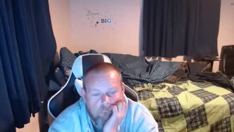 Snapshot of pecker40 chatting on 01-11-25, 02:20 pecker40 online show from 01-11-25, 02:20