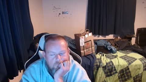 Snapshot of pecker40 chatting on 01-12-25, 01:32 pecker40 online show from 01-12-25, 01:32