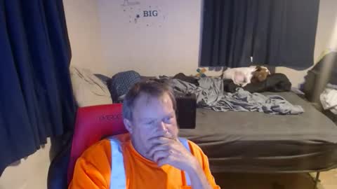 Snapshot of pecker40 chatting on 02-05-26, 02:27 pecker40 online show from 02-05-26, 02:27