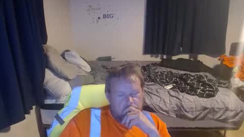 Snapshot of pecker40 chatting on 02-25-26, 01:59 pecker40 online show from 02-25-26, 01:59