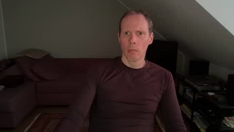 Snapshot of pedrohh chatting on 06-19-26, 04:33 Arno online show from 06-19-26, 04:33