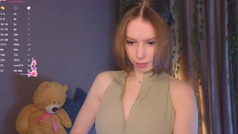 Snapshot of peek_in_my_window chatting on 02-04-25, 01:06 tony online show from 02-04-25, 01:06