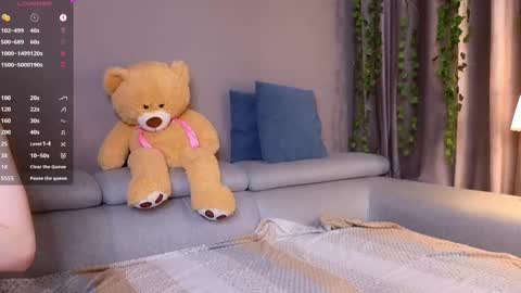 Snapshot of peek_in_my_window chatting on 02-18-25, 07:19 tony online show from 02-18-25, 07:19