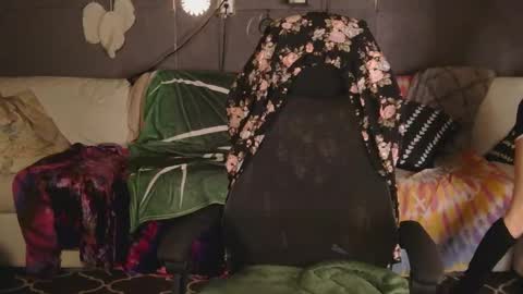 Snapshot of peekclimaxxx chatting on 11-12-25, 02:56 NEXT CHILL SESH 1130 930pm -ish PEEK online show from 11-12-25, 02:56