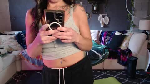 Snapshot of peekclimaxxx chatting on 12-16-25, 03:17 NEXT CHILL SESH 1130 930pm -ish PEEK online show from 12-16-25, 03:17